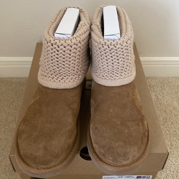 UGG Mid Boots - Picture 2 of 5